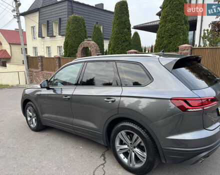 Серый Фольксваген Туарег, объемом двигателя 2.97 л и пробегом 71 тыс. км за 61500 $, фото 2 на Automoto.ua