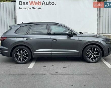 Сірий Фольксваген Туарег, об'ємом двигуна 2.97 л та пробігом 41 тис. км за 71990 $, фото 6 на Automoto.ua