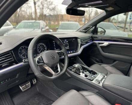 Сірий Фольксваген Туарег, об'ємом двигуна 3 л та пробігом 135 тис. км за 57500 $, фото 15 на Automoto.ua