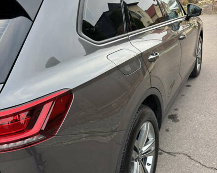 Серый Фольксваген Туарег, объемом двигателя 2.97 л и пробегом 71 тыс. км за 61500 $, фото 6 на Automoto.ua