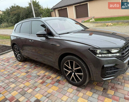 Серый Фольксваген Туарег, объемом двигателя 2.97 л и пробегом 43 тыс. км за 76900 $, фото 2 на Automoto.ua