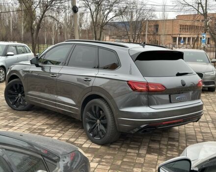 Сірий Фольксваген Туарег, об'ємом двигуна 3 л та пробігом 135 тис. км за 57500 $, фото 3 на Automoto.ua