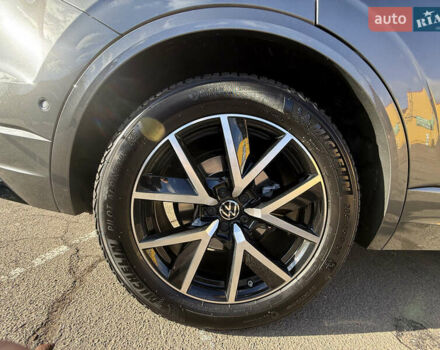 Серый Фольксваген Туарег, объемом двигателя 2.97 л и пробегом 45 тыс. км за 77575 $, фото 12 на Automoto.ua