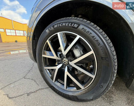 Серый Фольксваген Туарег, объемом двигателя 2.97 л и пробегом 45 тыс. км за 77575 $, фото 15 на Automoto.ua