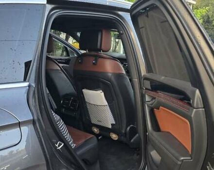 Серый Фольксваген Туарег, объемом двигателя 2.97 л и пробегом 41 тыс. км за 62000 $, фото 5 на Automoto.ua