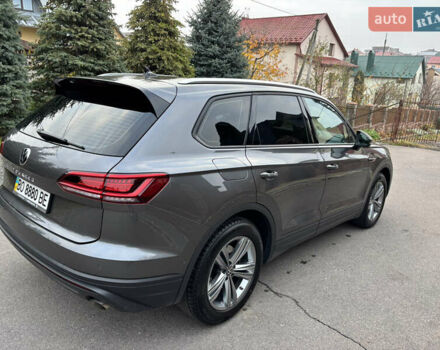 Серый Фольксваген Туарег, объемом двигателя 2.97 л и пробегом 71 тыс. км за 61500 $, фото 5 на Automoto.ua