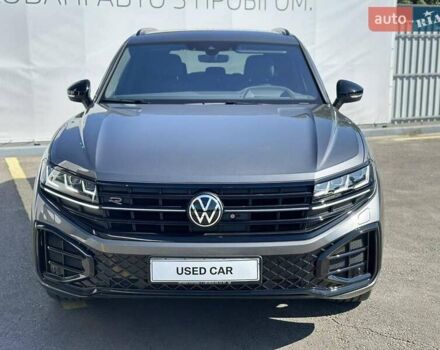 Серый Фольксваген Туарег, объемом двигателя 2.99 л и пробегом 13 тыс. км за 82000 $, фото 1 на Automoto.ua