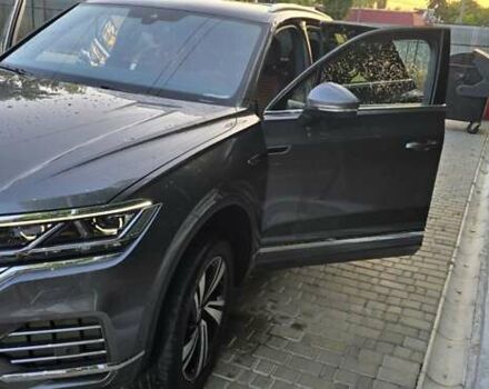 Серый Фольксваген Туарег, объемом двигателя 2.97 л и пробегом 41 тыс. км за 62000 $, фото 4 на Automoto.ua