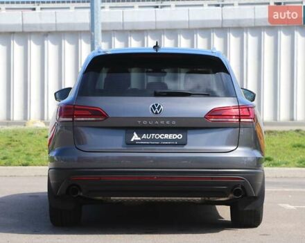 Серый Фольксваген Туарег, объемом двигателя 2.97 л и пробегом 50 тыс. км за 60500 $, фото 5 на Automoto.ua