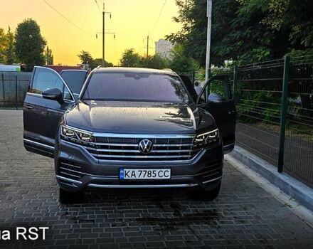 Серый Фольксваген Туарег, объемом двигателя 3 л и пробегом 41 тыс. км за 62000 $, фото 1 на Automoto.ua