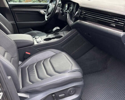 Серый Фольксваген Туарег, объемом двигателя 2.97 л и пробегом 71 тыс. км за 61500 $, фото 11 на Automoto.ua