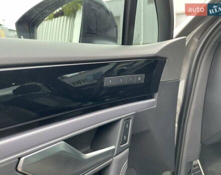Сірий Фольксваген Туарег, об'ємом двигуна 2.97 л та пробігом 41 тис. км за 71990 $, фото 9 на Automoto.ua