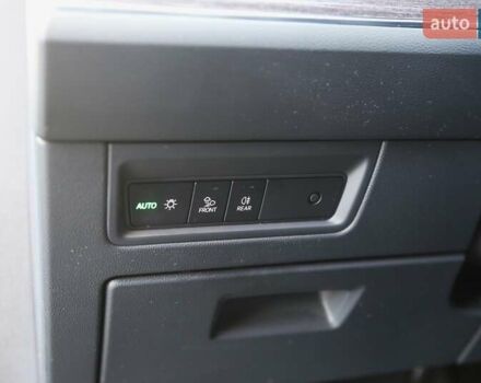 Серый Фольксваген Туарег, объемом двигателя 2.97 л и пробегом 50 тыс. км за 60500 $, фото 30 на Automoto.ua