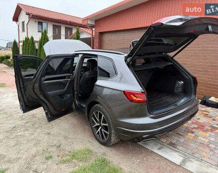 Серый Фольксваген Туарег, объемом двигателя 2.97 л и пробегом 43 тыс. км за 76900 $, фото 31 на Automoto.ua