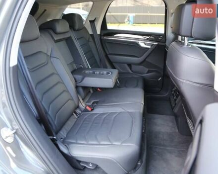 Серый Фольксваген Туарег, объемом двигателя 2.97 л и пробегом 50 тыс. км за 60500 $, фото 9 на Automoto.ua