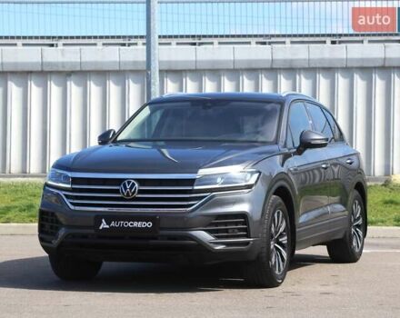 Серый Фольксваген Туарег, объемом двигателя 2.97 л и пробегом 50 тыс. км за 60500 $, фото 2 на Automoto.ua