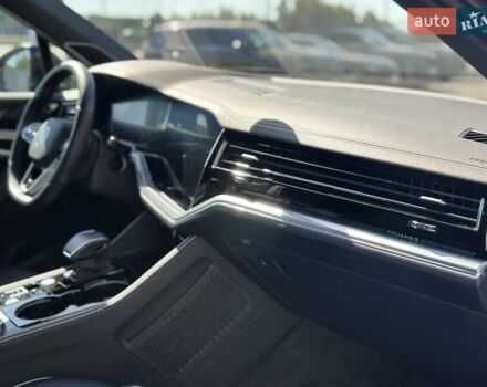 Серый Фольксваген Туарег, объемом двигателя 2.99 л и пробегом 13 тыс. км за 82000 $, фото 26 на Automoto.ua