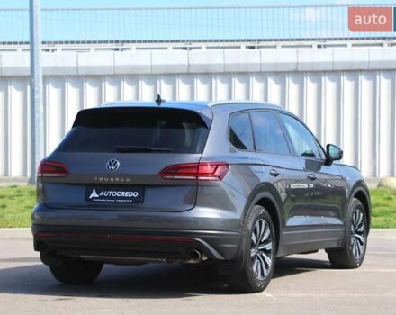 Серый Фольксваген Туарег, объемом двигателя 2.97 л и пробегом 50 тыс. км за 60500 $, фото 4 на Automoto.ua