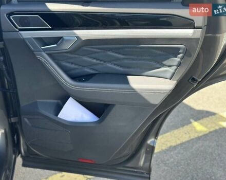 Серый Фольксваген Туарег, объемом двигателя 2.99 л и пробегом 13 тыс. км за 82000 $, фото 31 на Automoto.ua