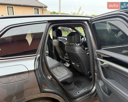 Серый Фольксваген Туарег, объемом двигателя 2.97 л и пробегом 43 тыс. км за 76900 $, фото 25 на Automoto.ua