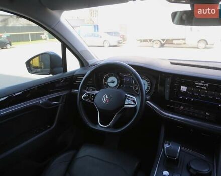 Серый Фольксваген Туарег, объемом двигателя 2.97 л и пробегом 50 тыс. км за 60500 $, фото 11 на Automoto.ua