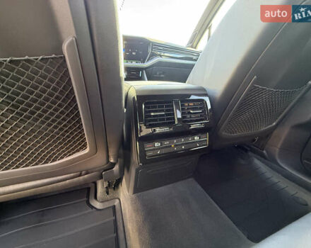 Серый Фольксваген Туарег, объемом двигателя 2.97 л и пробегом 45 тыс. км за 77575 $, фото 21 на Automoto.ua