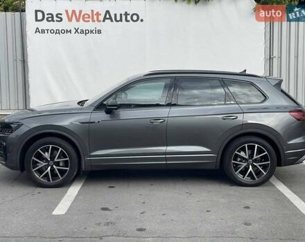 Сірий Фольксваген Туарег, об'ємом двигуна 2.97 л та пробігом 41 тис. км за 71990 $, фото 2 на Automoto.ua