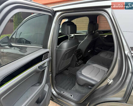 Серый Фольксваген Туарег, объемом двигателя 2.97 л и пробегом 43 тыс. км за 76900 $, фото 20 на Automoto.ua