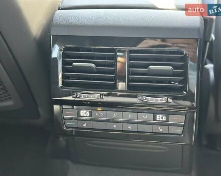 Серый Фольксваген Туарег, объемом двигателя 2.99 л и пробегом 13 тыс. км за 82000 $, фото 32 на Automoto.ua