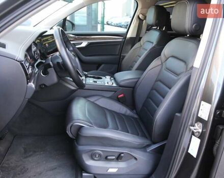 Серый Фольксваген Туарег, объемом двигателя 2.97 л и пробегом 50 тыс. км за 60500 $, фото 7 на Automoto.ua