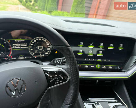 Серый Фольксваген Туарег, объемом двигателя 2.97 л и пробегом 43 тыс. км за 76900 $, фото 35 на Automoto.ua