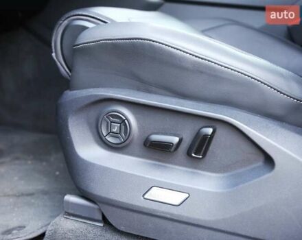 Серый Фольксваген Туарег, объемом двигателя 2.97 л и пробегом 50 тыс. км за 60500 $, фото 27 на Automoto.ua