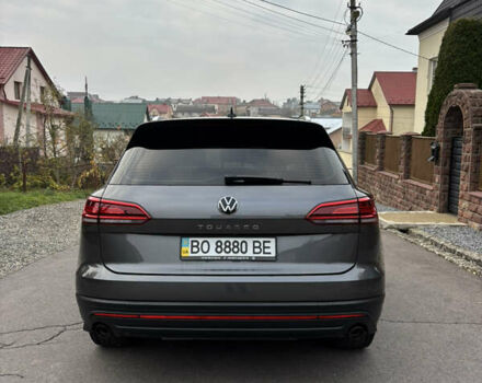 Серый Фольксваген Туарег, объемом двигателя 2.97 л и пробегом 71 тыс. км за 61500 $, фото 3 на Automoto.ua