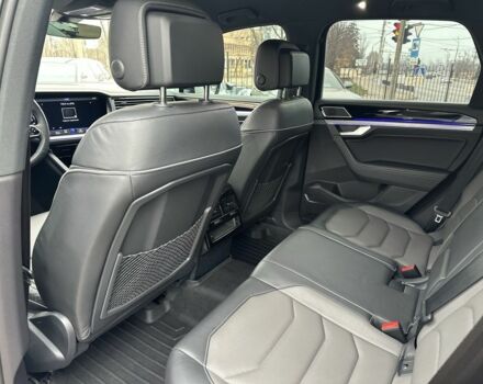 Сірий Фольксваген Туарег, об'ємом двигуна 3 л та пробігом 135 тис. км за 57500 $, фото 19 на Automoto.ua