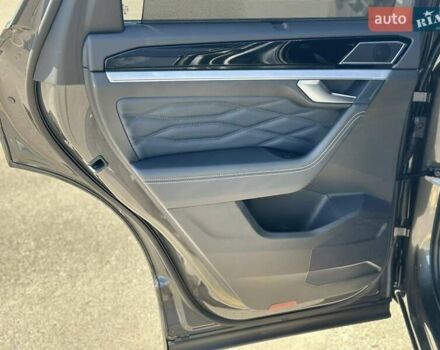 Серый Фольксваген Туарег, объемом двигателя 2.99 л и пробегом 13 тыс. км за 82000 $, фото 23 на Automoto.ua