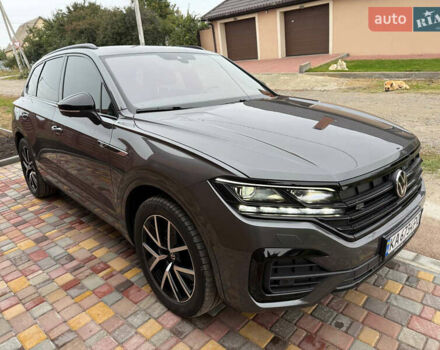 Серый Фольксваген Туарег, объемом двигателя 2.97 л и пробегом 43 тыс. км за 76900 $, фото 3 на Automoto.ua