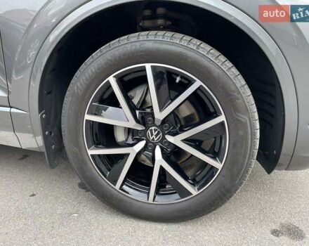 Сірий Фольксваген Туарег, об'ємом двигуна 2.97 л та пробігом 41 тис. км за 71990 $, фото 8 на Automoto.ua