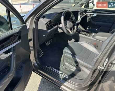 Серый Фольксваген Туарег, объемом двигателя 2.99 л и пробегом 13 тыс. км за 82000 $, фото 22 на Automoto.ua