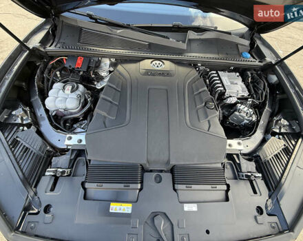 Серый Фольксваген Туарег, объемом двигателя 2.97 л и пробегом 45 тыс. км за 77575 $, фото 16 на Automoto.ua