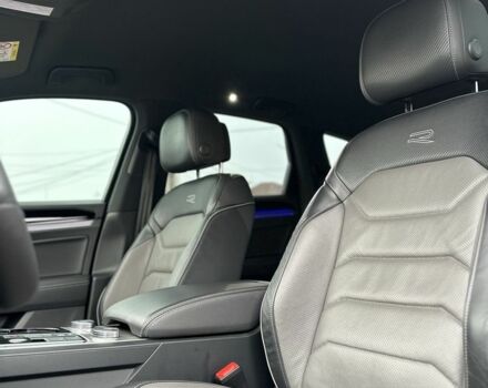 Сірий Фольксваген Туарег, об'ємом двигуна 3 л та пробігом 135 тис. км за 57500 $, фото 17 на Automoto.ua