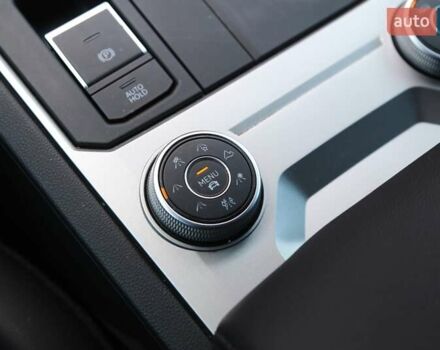 Серый Фольксваген Туарег, объемом двигателя 2.97 л и пробегом 50 тыс. км за 60500 $, фото 24 на Automoto.ua