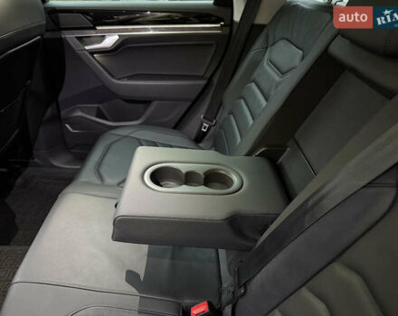 Серый Фольксваген Туарег, объемом двигателя 2.97 л и пробегом 62 тыс. км за 59800 $, фото 21 на Automoto.ua