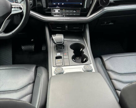 Серый Фольксваген Туарег, объемом двигателя 2.97 л и пробегом 71 тыс. км за 61500 $, фото 9 на Automoto.ua