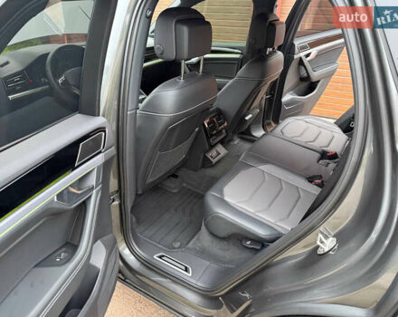 Серый Фольксваген Туарег, объемом двигателя 2.97 л и пробегом 43 тыс. км за 76900 $, фото 23 на Automoto.ua