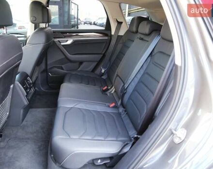 Серый Фольксваген Туарег, объемом двигателя 2.97 л и пробегом 50 тыс. км за 60500 $, фото 8 на Automoto.ua