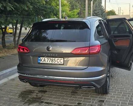 Серый Фольксваген Туарег, объемом двигателя 2.97 л и пробегом 41 тыс. км за 62000 $, фото 2 на Automoto.ua