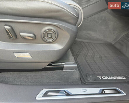 Серый Фольксваген Туарег, объемом двигателя 2.97 л и пробегом 45 тыс. км за 77575 $, фото 17 на Automoto.ua