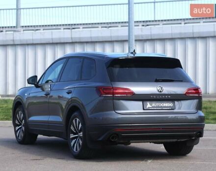 Серый Фольксваген Туарег, объемом двигателя 2.97 л и пробегом 50 тыс. км за 60500 $, фото 6 на Automoto.ua