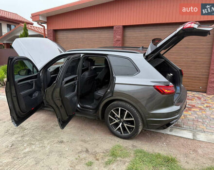 Серый Фольксваген Туарег, объемом двигателя 2.97 л и пробегом 43 тыс. км за 76900 $, фото 30 на Automoto.ua