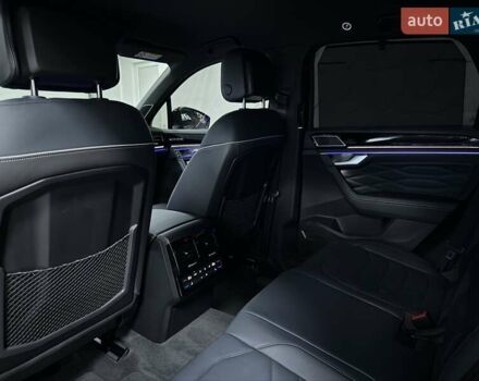 Серый Фольксваген Туарег, объемом двигателя 2.97 л и пробегом 39 тыс. км за 81500 $, фото 52 на Automoto.ua